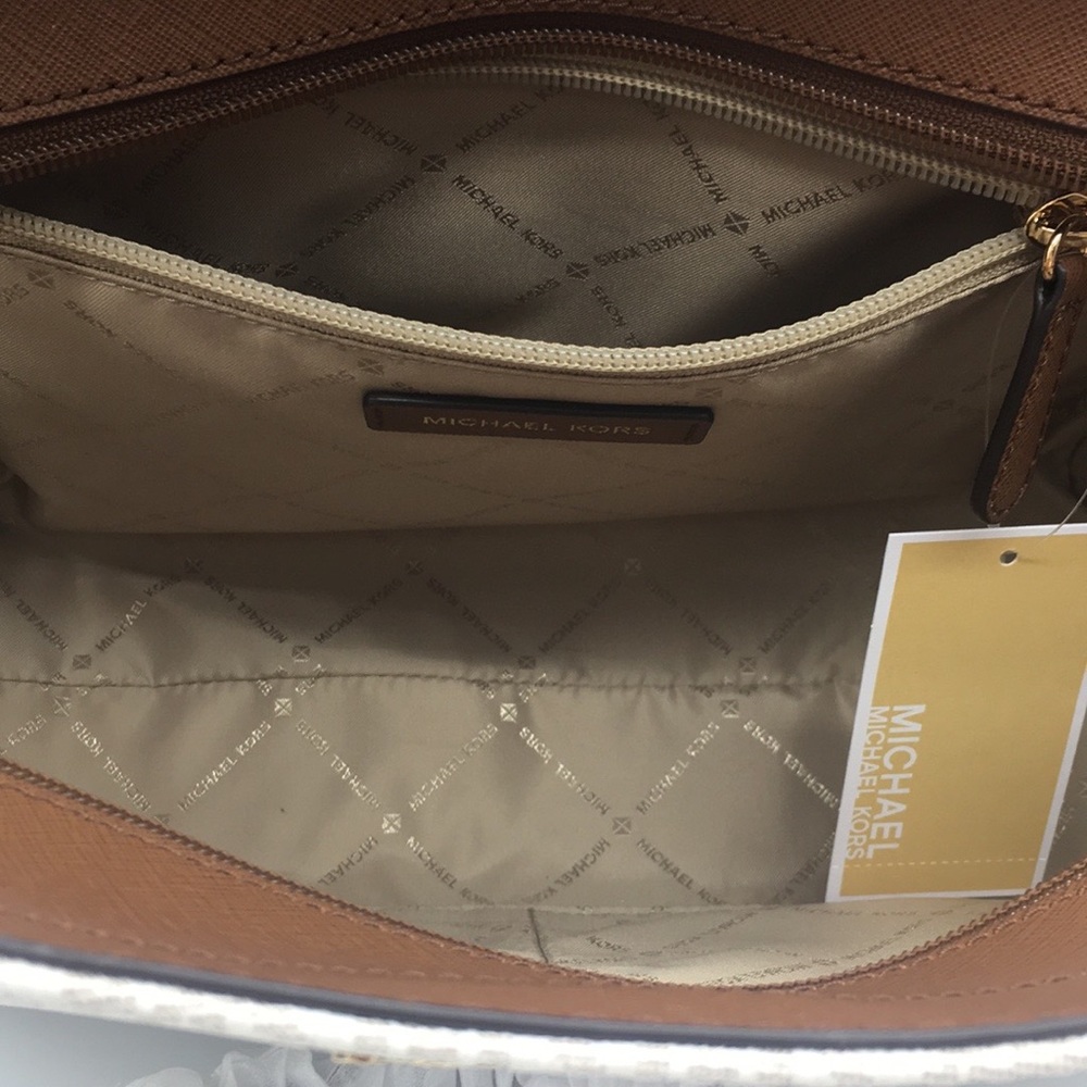 MICHAEL KORS LG CHAIN SHOULDER TOTE VANILLA - Picture 12 of 16